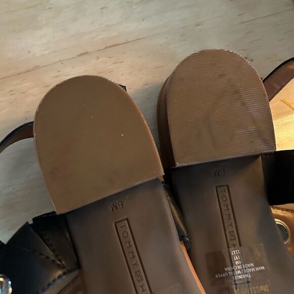 New Tommy Hilfiger Kinlee size 6 block heel black sandal buckle thong - Picture 5 of 6